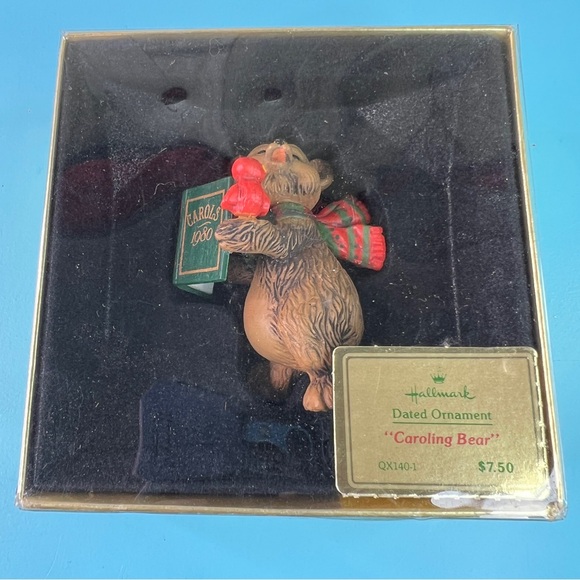 Hallmark Tree Trimmer 1980 Ornament Caroling Bear QX140-1 - Picture 1 of 14